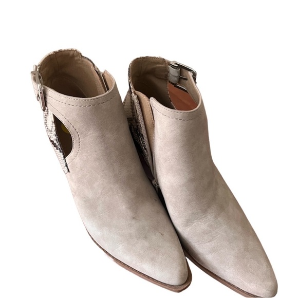 Shoes - Booties size 9, medium with a snake skin design